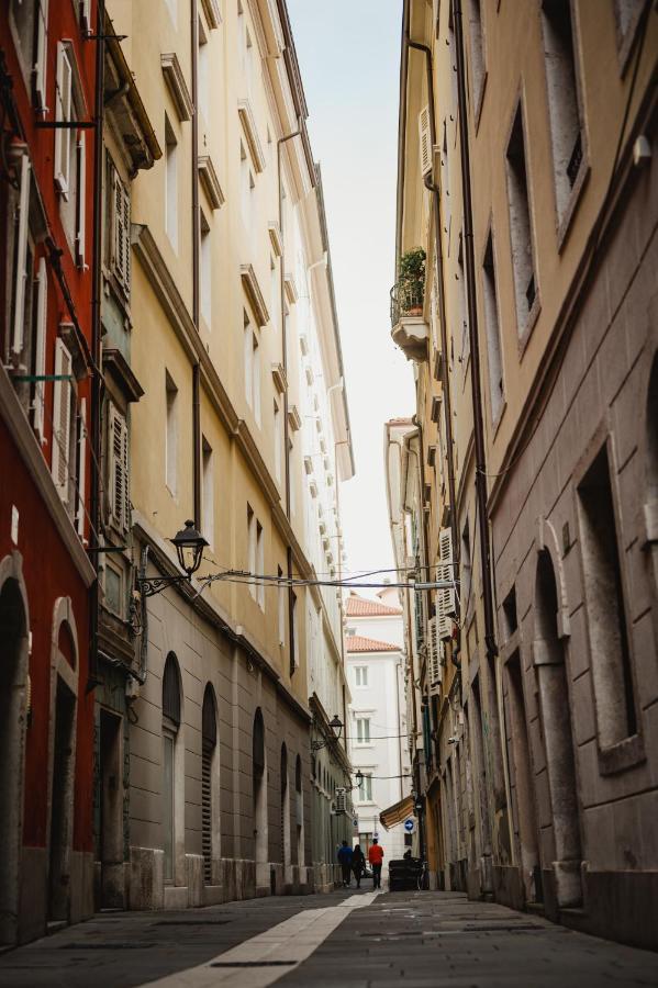 Monolocale Marino In Centro Storico Apartment Trieste Exterior photo