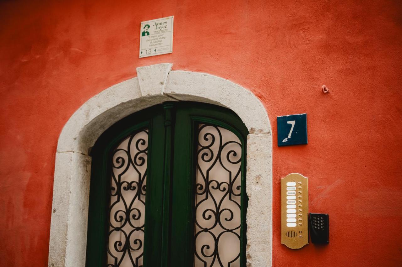Monolocale Marino In Centro Storico Apartment Trieste Exterior photo